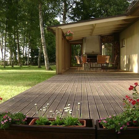 Mere Holiday House Salme Exterior foto