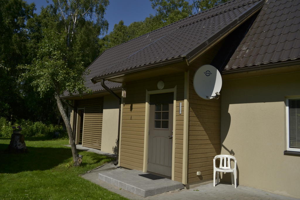 Mere Holiday House Salme Exterior foto