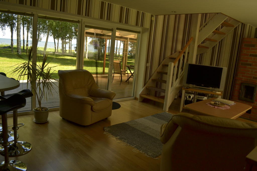 Mere Holiday House Salme Quarto foto