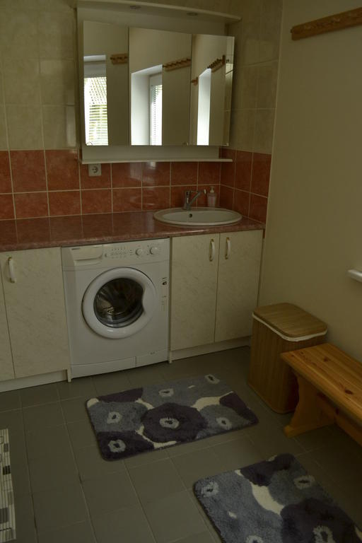Mere Holiday House Salme Quarto foto