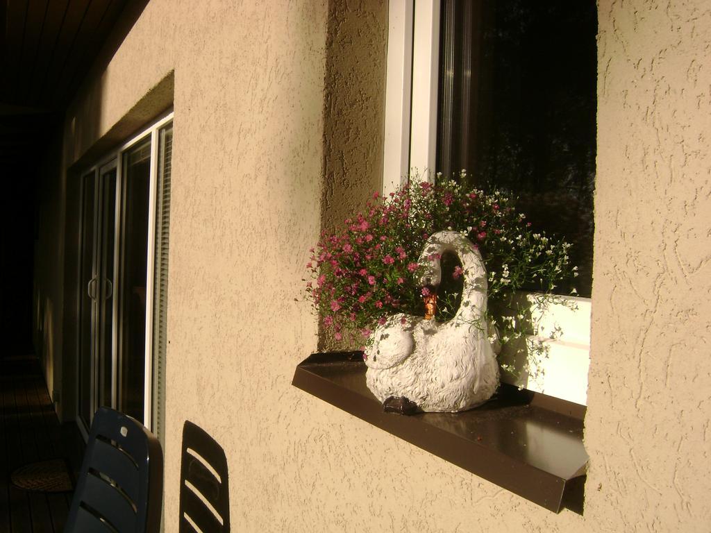 Mere Holiday House Salme Exterior foto